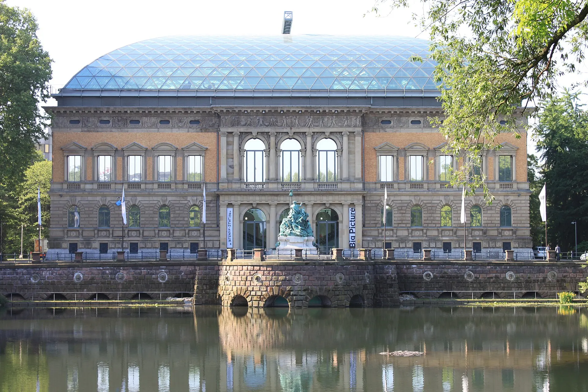 Gebäude des K21 der Kunstsammlung Nordrhein-Westfalen in Düsseldorf